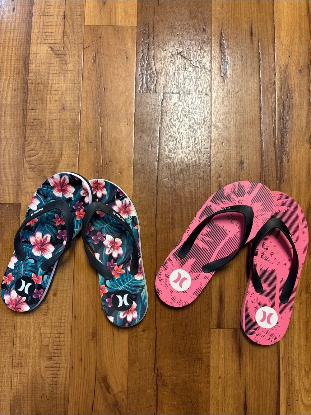 Hurley  Men’s Bundle Of Two-Teal Floral & Pink Palm Flip Flop Set Size 11 EUC